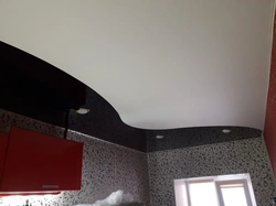 Photo of two-color ceilings in the kitchen