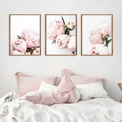 Yataq otağında şəkil çəkdirən peonies