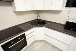 Trapezoidal lavabo fotosurati bo'lgan oshxonalar
