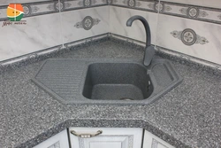 Trapezoidal lavabo fotosurati bo'lgan oshxonalar