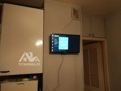 Вышыня тэлевізара на кухні фота