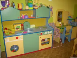 Mətbəxdə uşaq küncü fotoşəkili