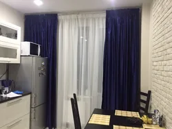 Dark kitchen what kind of curtains photo