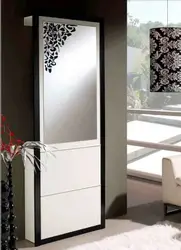 Koridorda ayaqqabı rafları güzgü fotoşəkilləri