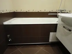 Ваннаның төменгі плиткаларының фотосуреті