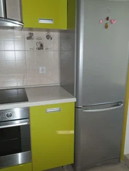 Фота сталёвых халадзільнікаў на кухні
