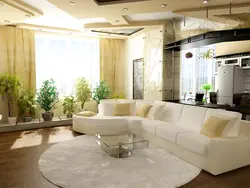 Қонақ бөлмесінің ортасындағы диван фотосуреті