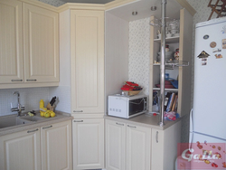 Kitchen photo with gas in the corner