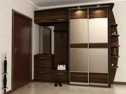 Купе мен ілгіш фотосуреті бар дәліз