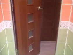 Фото плитка в ванной у двери