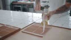 Клей для пліткі ў ваннай фота