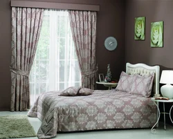 Curtains for bedroom photo in roses