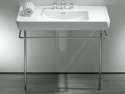 Vanna otağı fotoşəkili üçün ayaqları olan lavabo