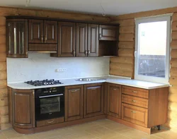 Угловые кухни для деревянного дома фото
