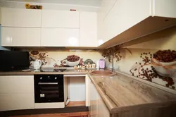 Фартух для кухні карычневага колеру фота