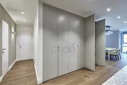 Белыя Ворныя Шафы Ў Пярэдні Пакой.