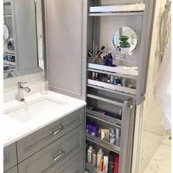 Vanna otağı fotoşəkilində hündür kabinet