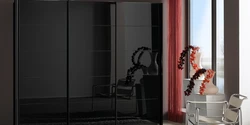 Yotoqxona uchun qora shkaflar fotosurati