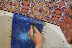 How to lay out a mosaic in the bathroom photo