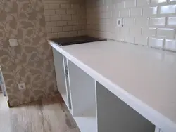 Divarlarda Mətbəx Üçün Plinth Foto