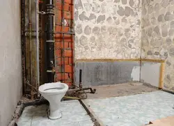 Ванна мен дәретхана арасындағы қабырға фотосуреті