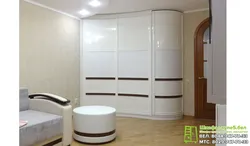 Белыя Кутнія Шафы Ў Пярэднім Пакоі.