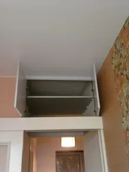 Oshxonadan koridorgacha bo'lgan mezzanine fotosurati