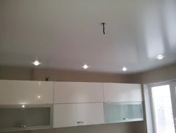 White gloss ceiling in the kitchen photo