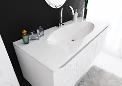Hammomdagi oq lavabo fotosurati