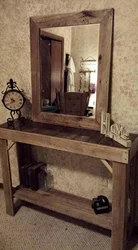 Ағаштан жасалған дәліз айнасы фотосуреті