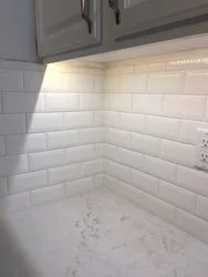 Oshxona fotosurati uchun oq g'ishtli plitkalar