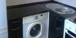 Mətbəxdə lavabo ilə paltaryuyan maşın foto