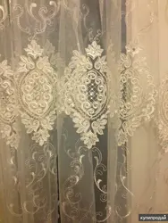Qonaq otağı fotoşəkilində tikmə ilə tül