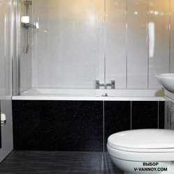 Black panels in the bathroom photo