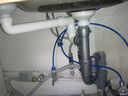 How to connect water in the kitchen photo