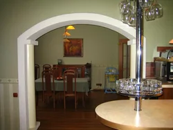 Bar ilə mətbəxdə tağların fotoşəkili