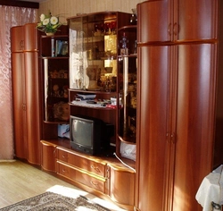 Девор дар меҳмонхона 2000 акс