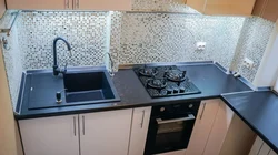 Кухни с трубой у мойки фото