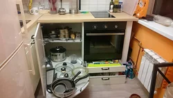 Кухни с трубой у мойки фото