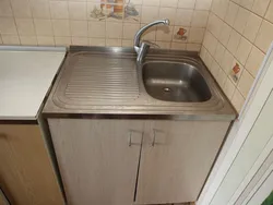 Кухни с трубой у мойки фото