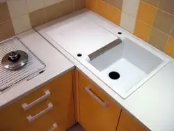 Lavabo fotoşəkilində baca olan mətbəxlər