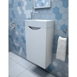 Banyoda fotoşəkildə 40 sm lavabo
