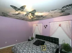 Flowers on the ceiling in the bedroom photo