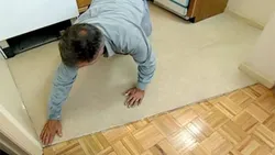 How to lay linoleum in the kitchen photo