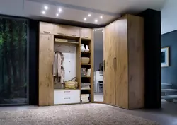 Koridordagi loft shkafi fotosurati