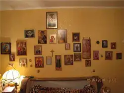 How to hang icons in the bedroom photo