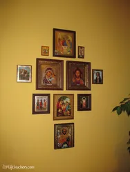 Как повесить иконы в спальне фото