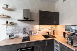 Photo of a kitchen with a chipboard apron