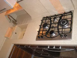 Чорная газавая панэль на кухні фота