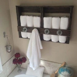 Kiçik vanna otağı fotoşəkilində dəsmallar